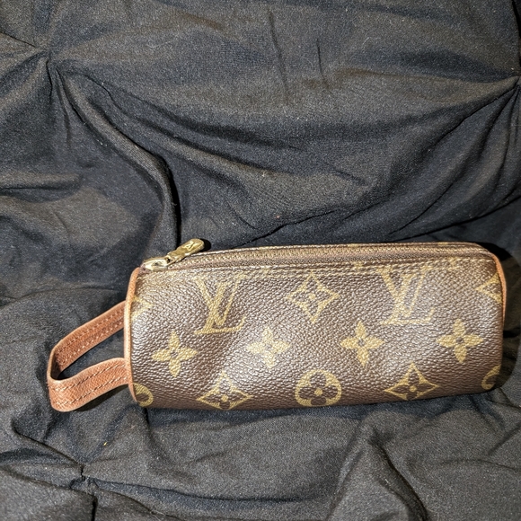 Louis Vuitton Handbags - Louis Vuitton monogram cosmetics pouch